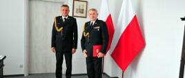 Dwóch mężczyzn w mundurach: Komendant Wojewódzki PSP w Gdańsku st. bryg. Piotr Socha wraz z Komendantem Miejskim PSP w Sopocie st. bryg. Marian Hinca