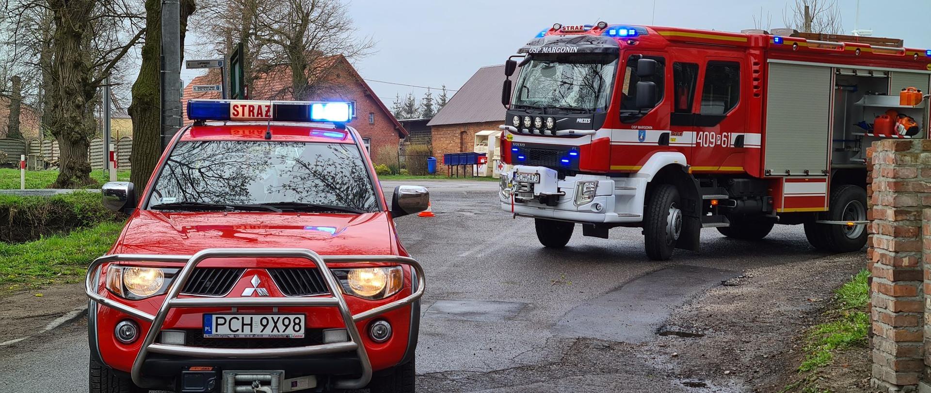 DRZEWO PRZEWRÓCIŁO SIĘ NA BUDYNEK 
