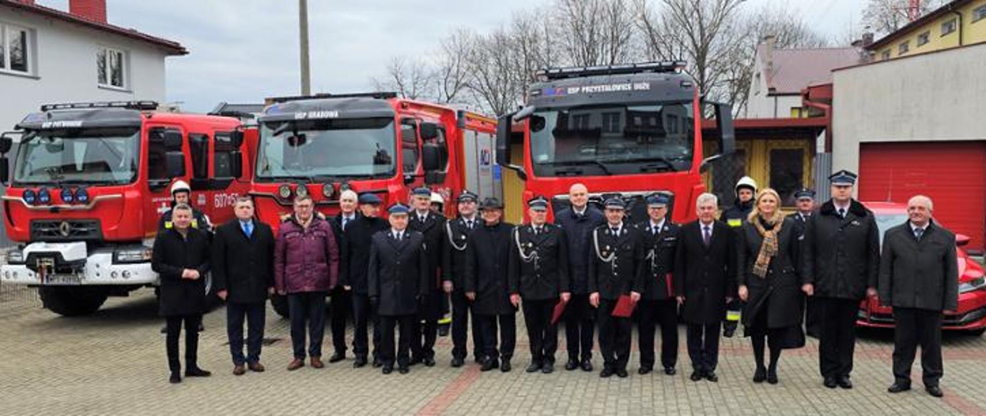 Przekazanie pojazdów i sprzętu pożarniczego dla jednostek ochrony przeciwpożarowej z terenu powiatu przysuskiego