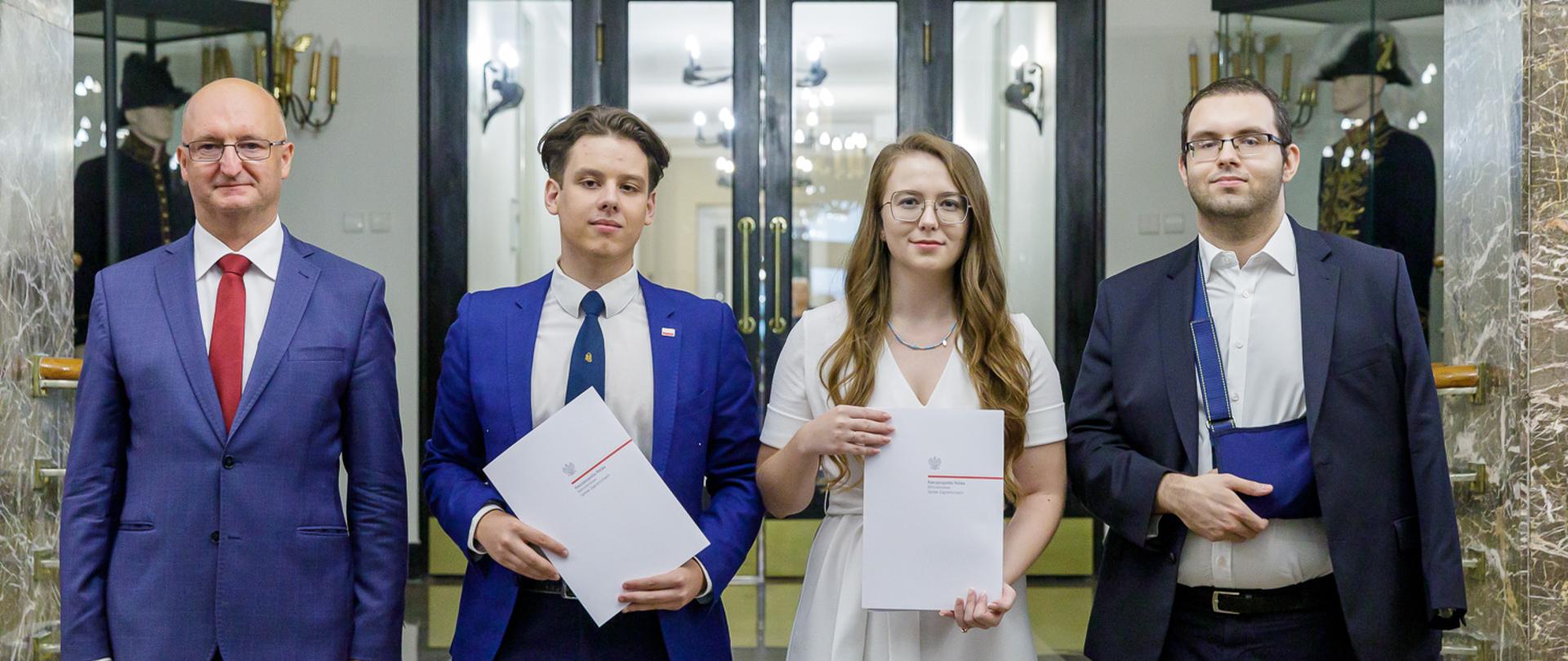 Wręczenie nominacji Młodzieżowym Delegatom RP na 77. sesję Zgromadzenia Ogólnego ONZ