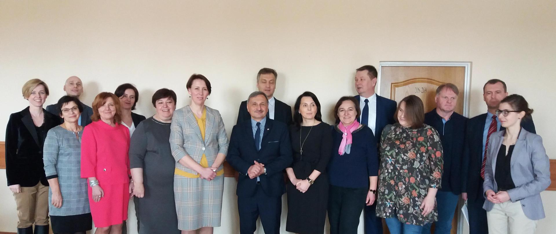 Na zdjęciu grupa delegacji z Polski i Litwy. 
