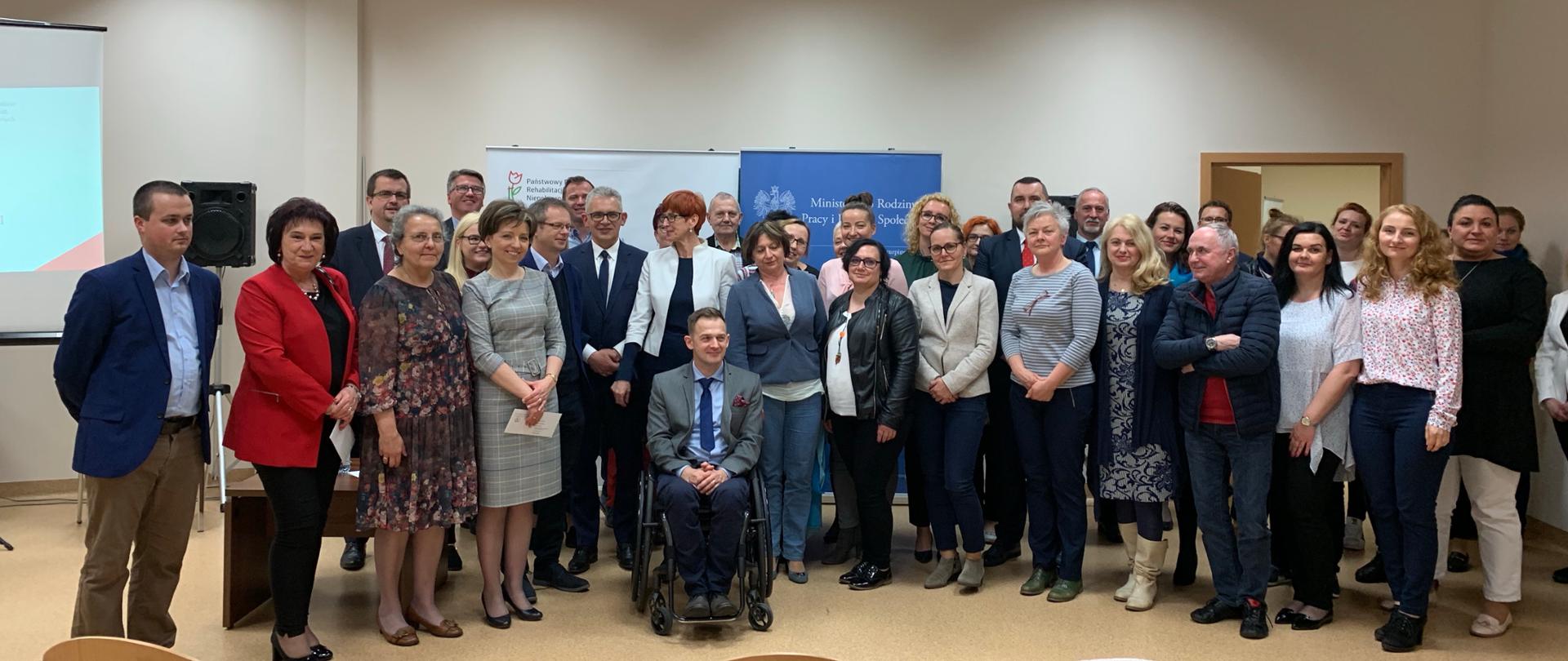 Razem z trzecim sektorem na rzecz osób z niepełnosprawnościami.