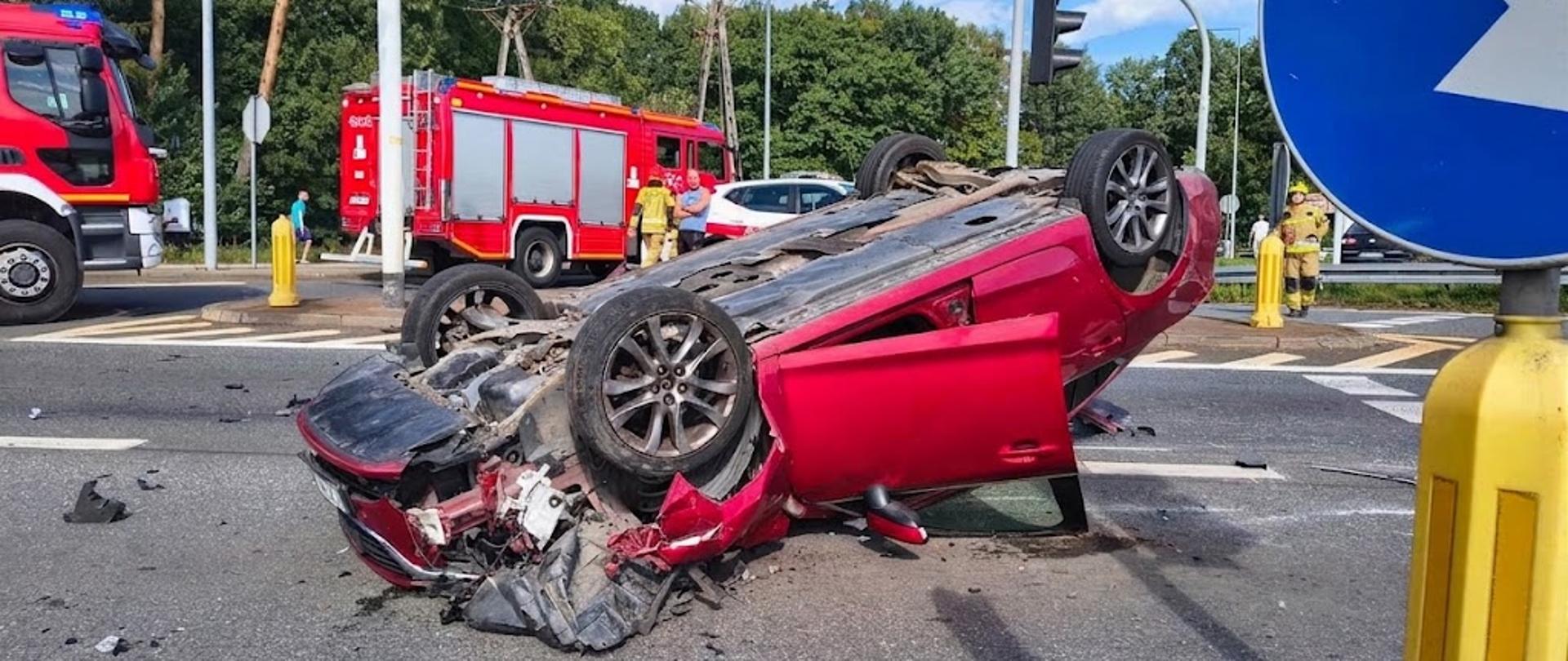 Poważne zdarzenie drogowe w Otmuchowie przy ulicy Mostowej