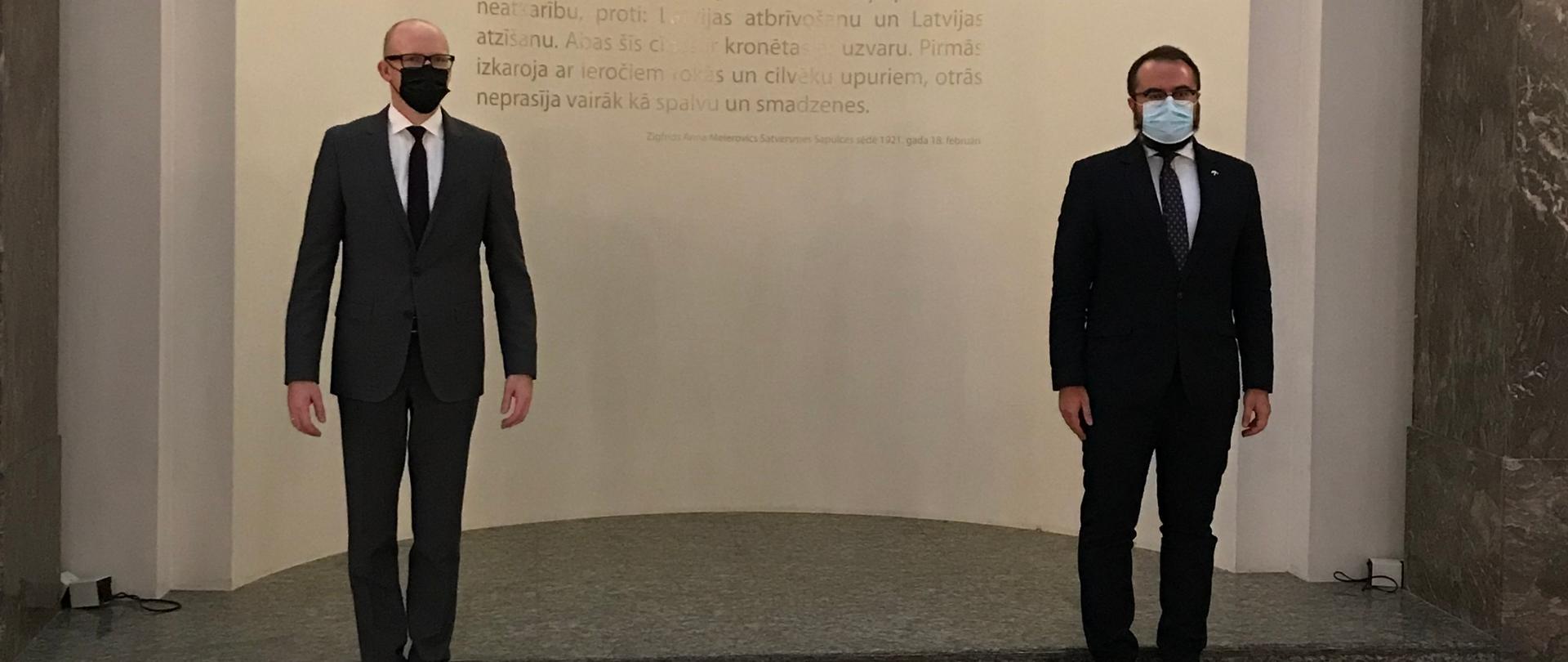 wiceminister w MSZ RP Paweł Jabłoński oraz wiceminister w MSZ Republiki Łotewskiej, Andris Pelšsa