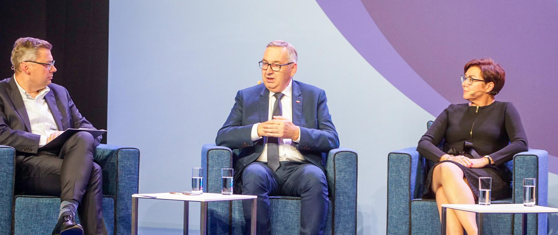 Minister Stanisław Szwed podczas Kongresu 590