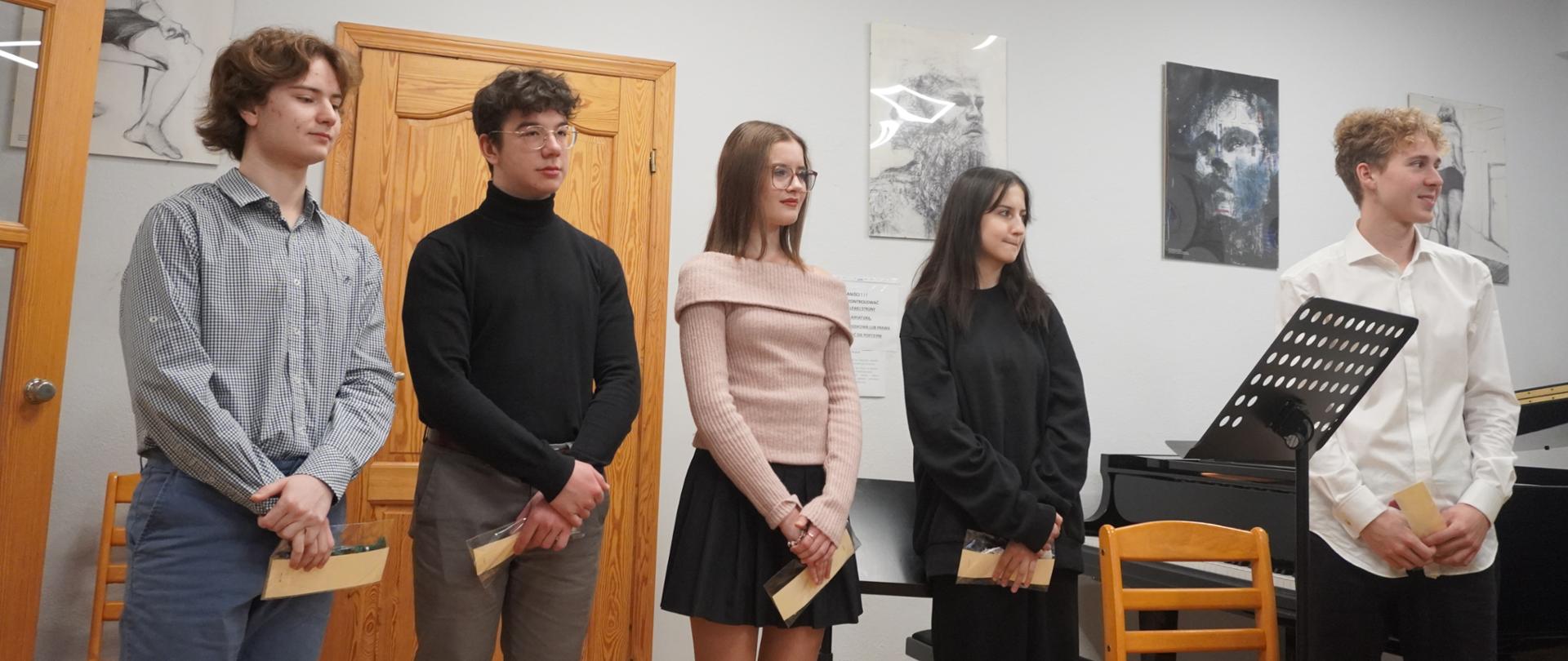 Artyści kłaniają się publiczności