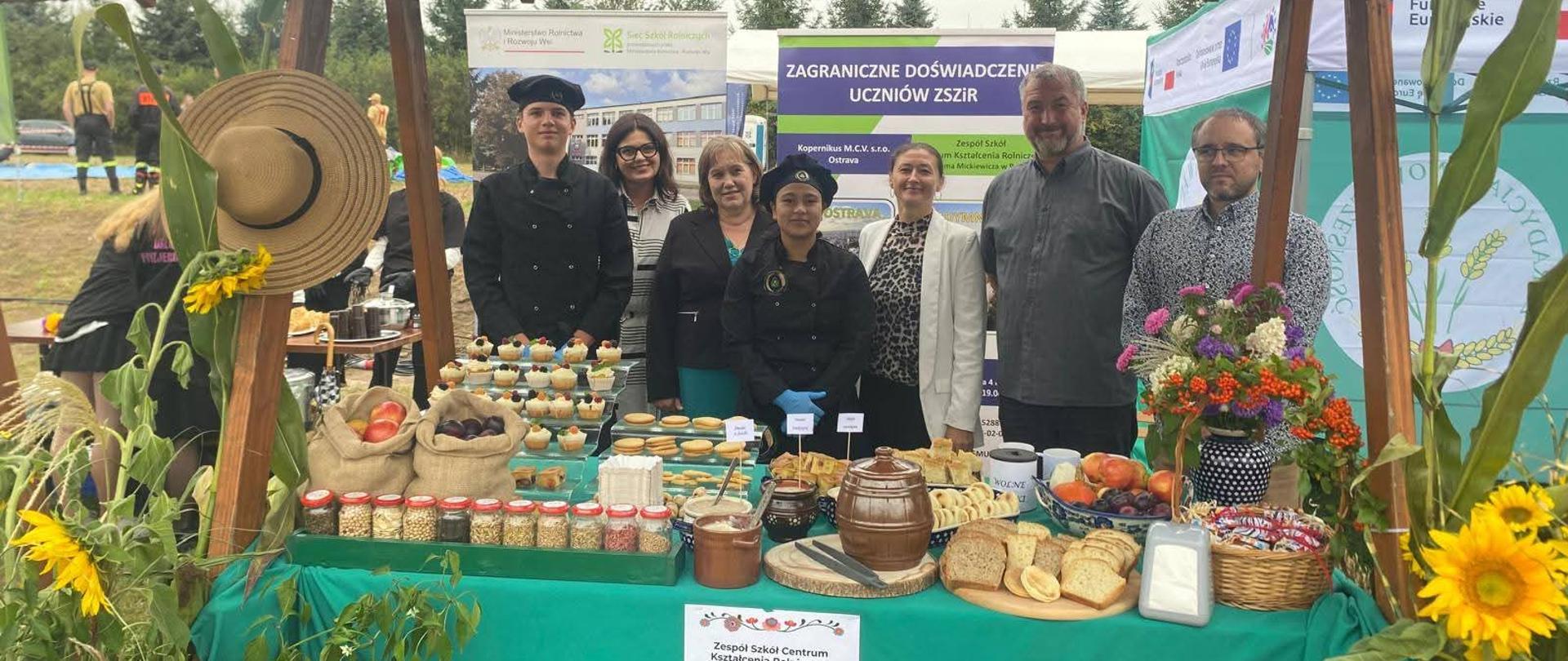 stanowisko szkoły na dożynkach 