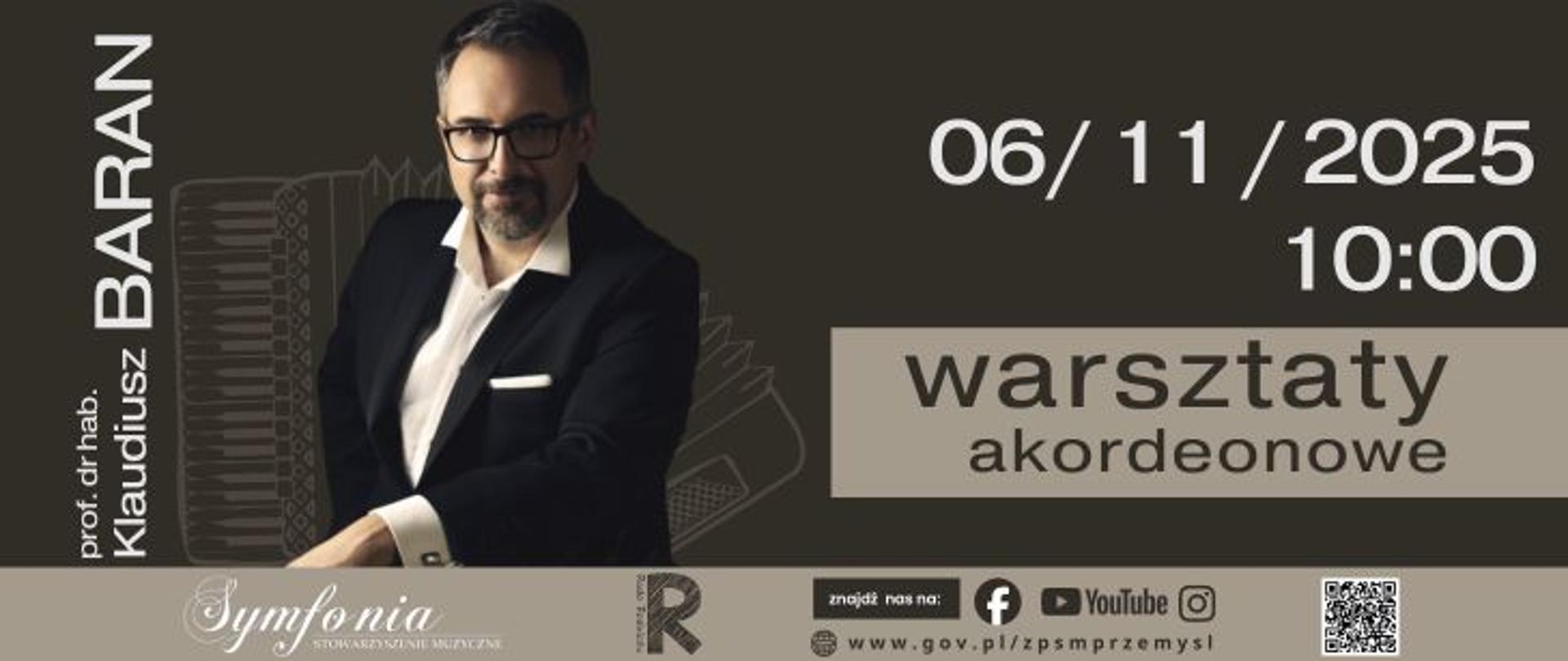 Grafika promująca warsztaty akordeonowe z prof. dr hab. Klaudiuszem Baranem. Po lewej stronie znajduje się zdjęcie mężczyzny w eleganckim garniturze, z akordeonem. Po prawej stronie umieszczono informacje: „06 / 11 / 2025, godz. 10:00” oraz napis „warsztaty akordeonowe”. Na dole widnieją logotypy organizatorów – Zespół Państwowych Szkół Muzycznych im. Artura Malawskiego w Przemyślu, Stowarzyszenie Muzyczne Symfonia, logo programu R, a także ikony mediów społecznościowych Facebook, YouTube i Instagram oraz kod QR prowadzący do strony szkoły.