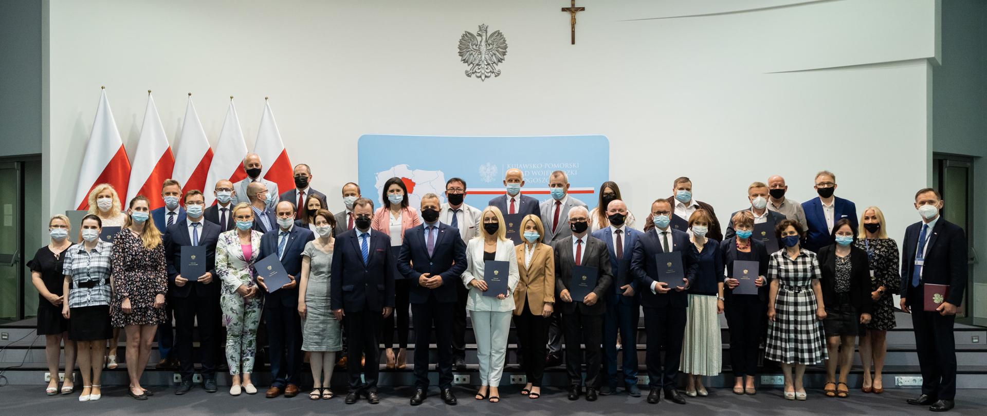 Podpisanie umów w ramach Rządowego Funduszu Rozwoju Dróg. Fotografia zbiorowa. 