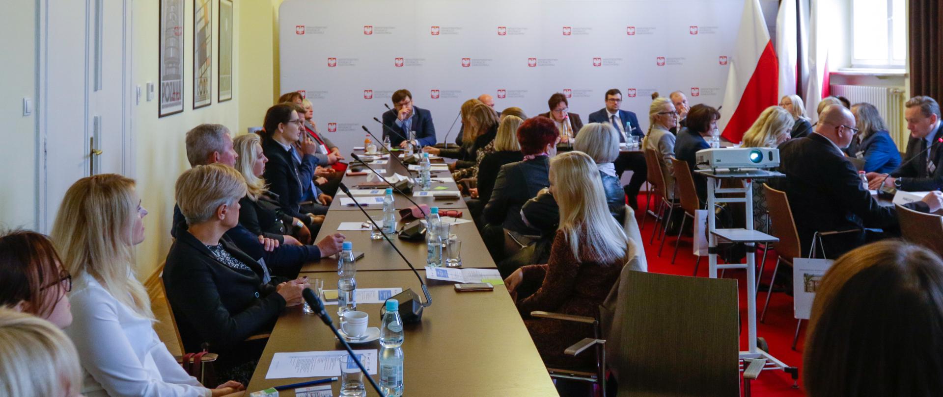 Konferencja MEN na temat Lokalnych Ośrodków Wiedzy i Edukacji