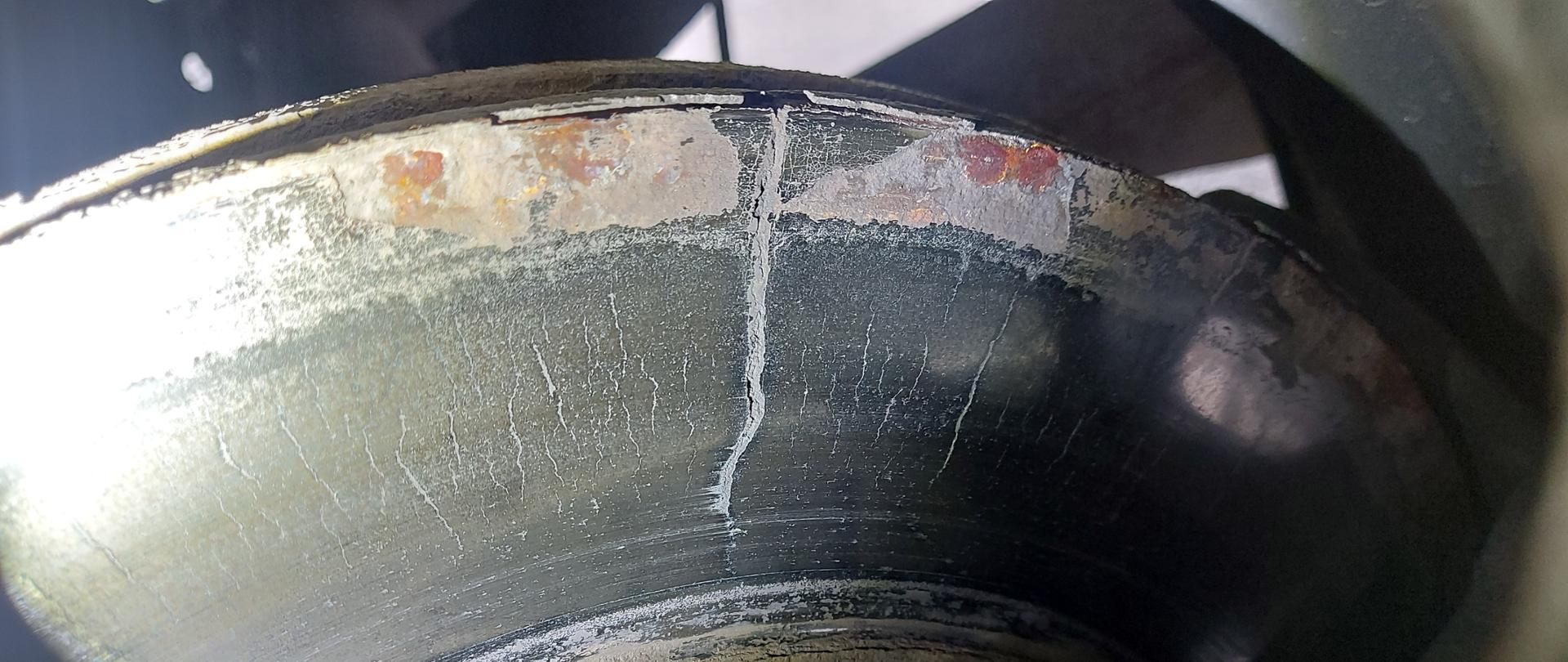 Pęknięcia tarcz hamulcowych