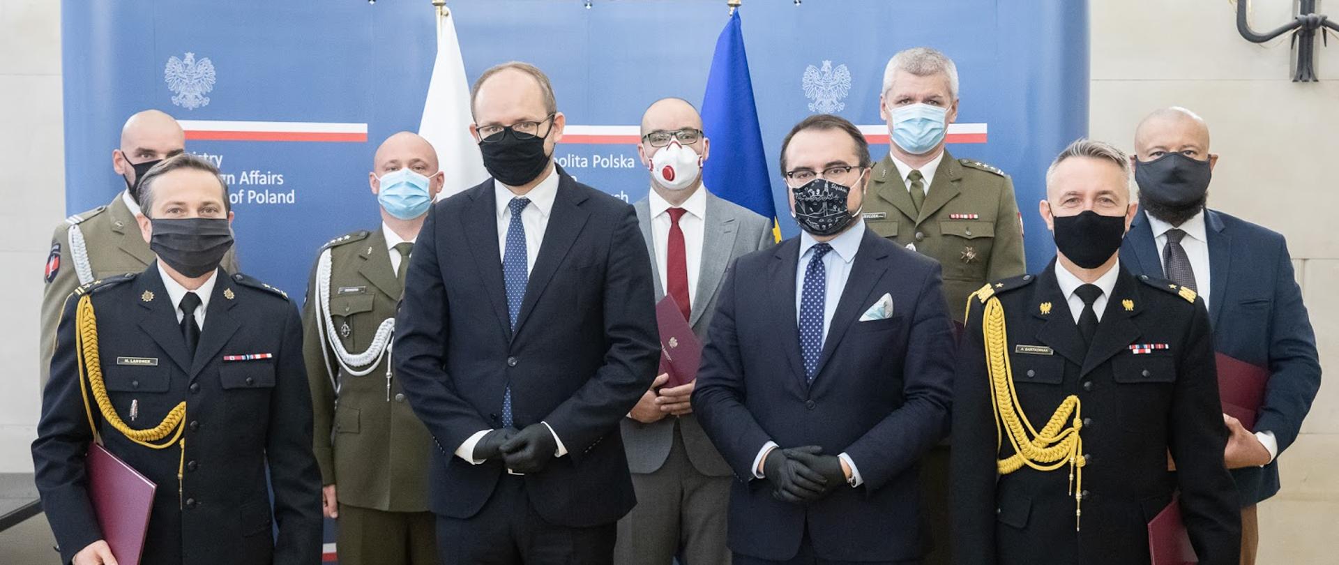 2020.10.02 Warszawa . Minister Pawel Jablonski . Minister Marcin Przydacz . Wreczenie odznak Bene Merito .Fot. Tymon Markowski / MSZ