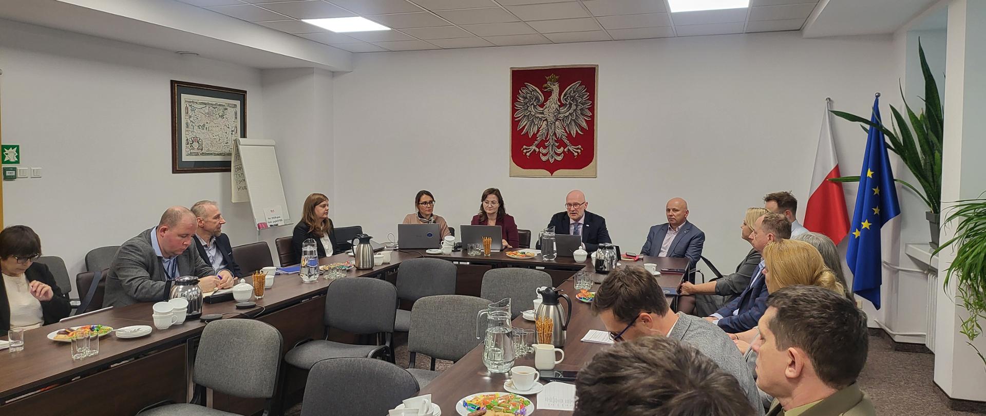członkowie Rady Infrastruktury Informacji Przestrzennej podczas posiedzenia 14.10.2026 r.