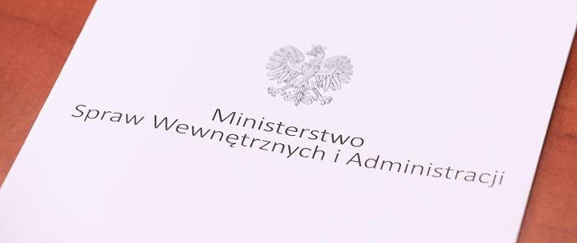 Zdjęcie przedstawia pismo przedstawiające napis Ministerstwo Spraw Wewnętrznych i Administracji 