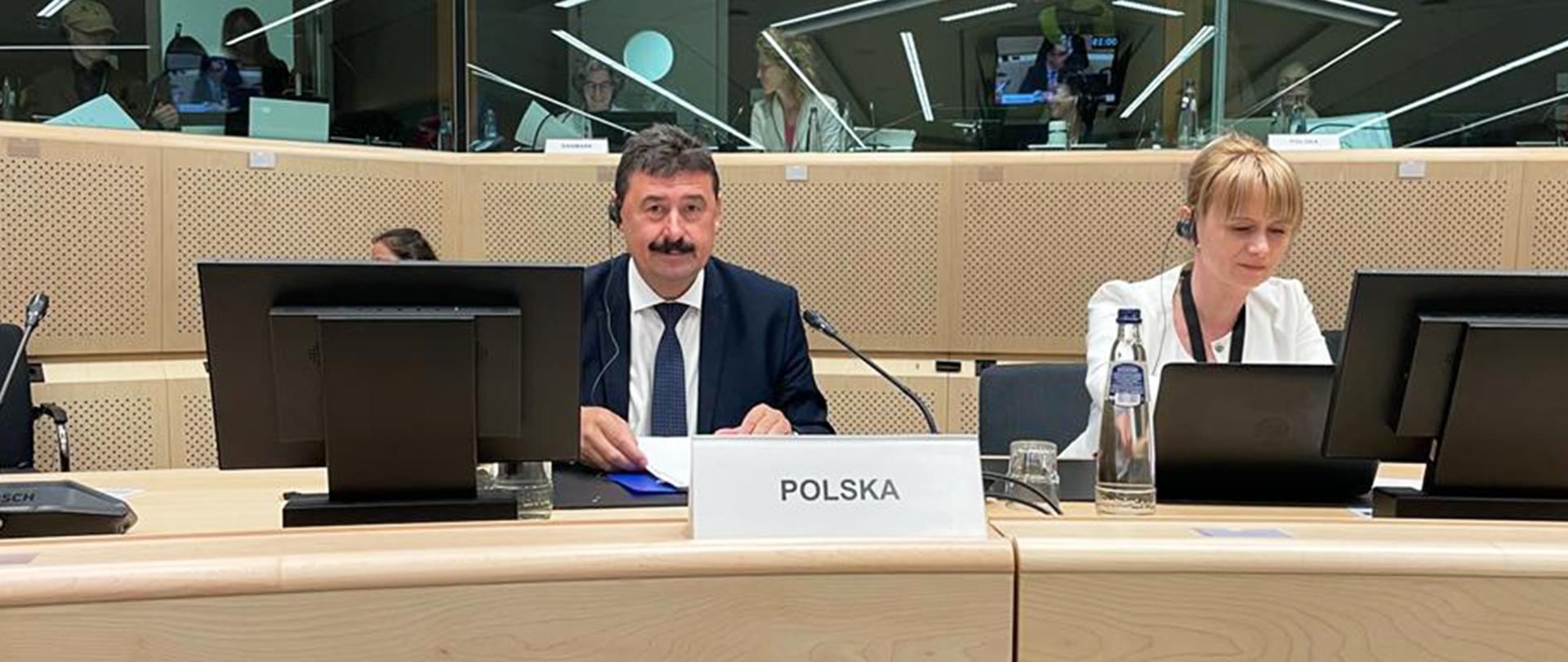 Sekretarz stanu Ryszard Bartosik podczas posiedzenia Rady UE ds. Rolnictwa i Rybołówstwa w Brukseli.
