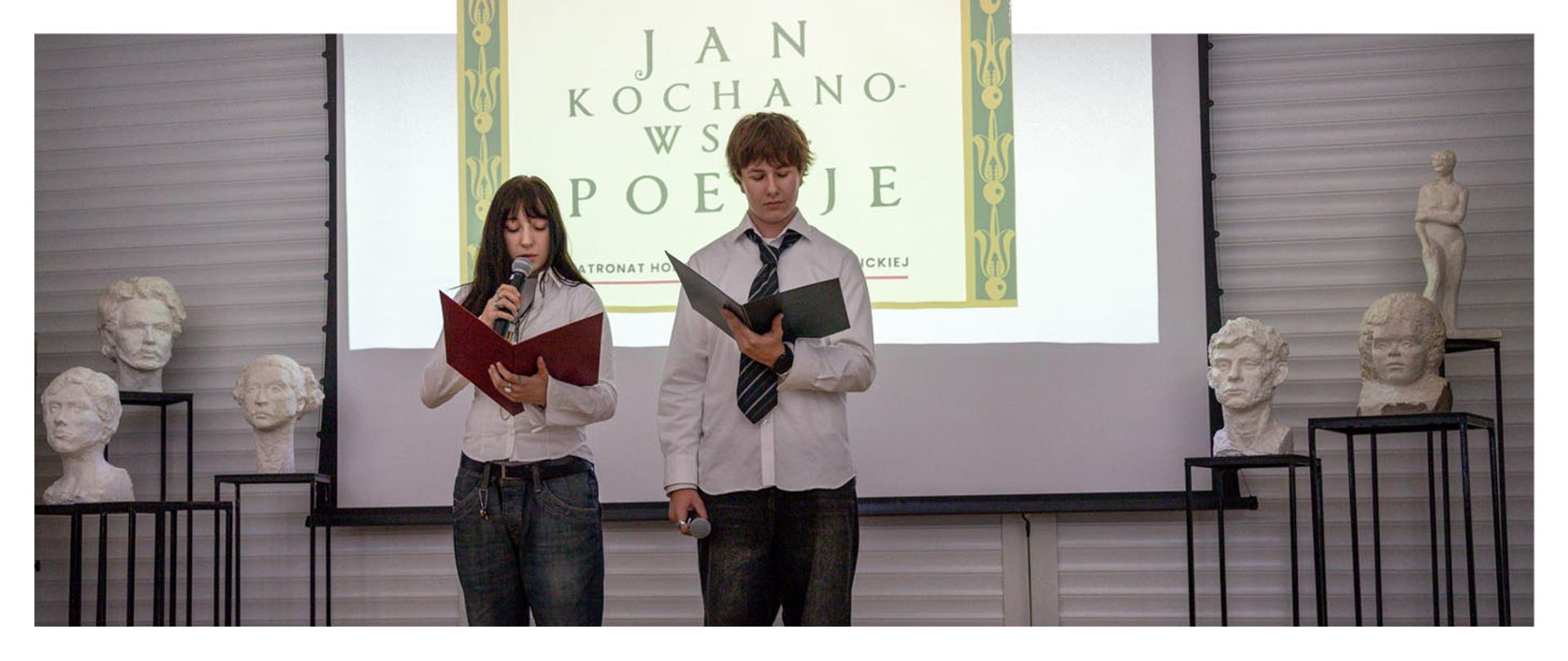 Dnia 30 października odbyło się w szkole publiczne czytanie utworów Jana Kochanowskiego w ramach obchodów Narodowego Czytania 2025. Apel z tej okazji przygotowali uczniowie klasy 2A pod opieką p. Agnieszki Mierzwiak oraz p. Ilony Cajzer. 