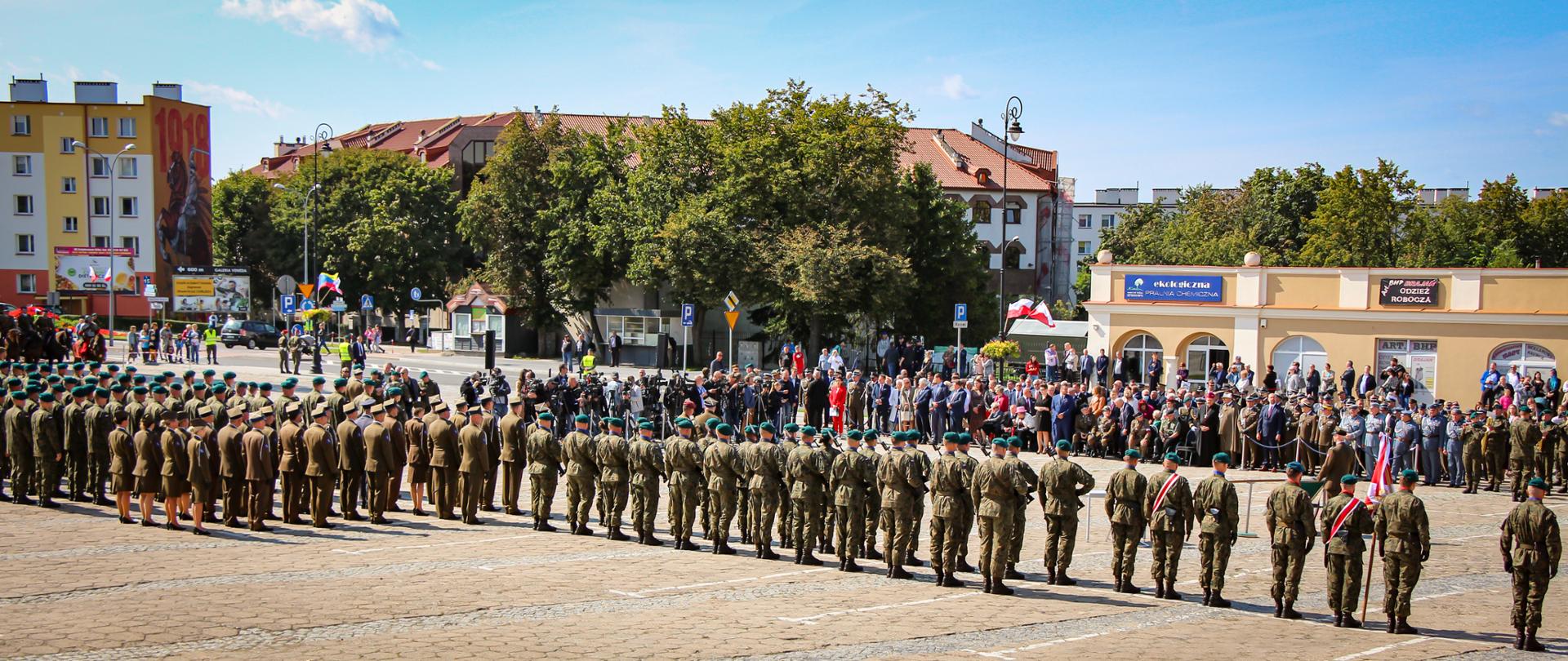 Nadanie sztandaru 18. Łomżyńskiemu Pułkowi Logistycznemu