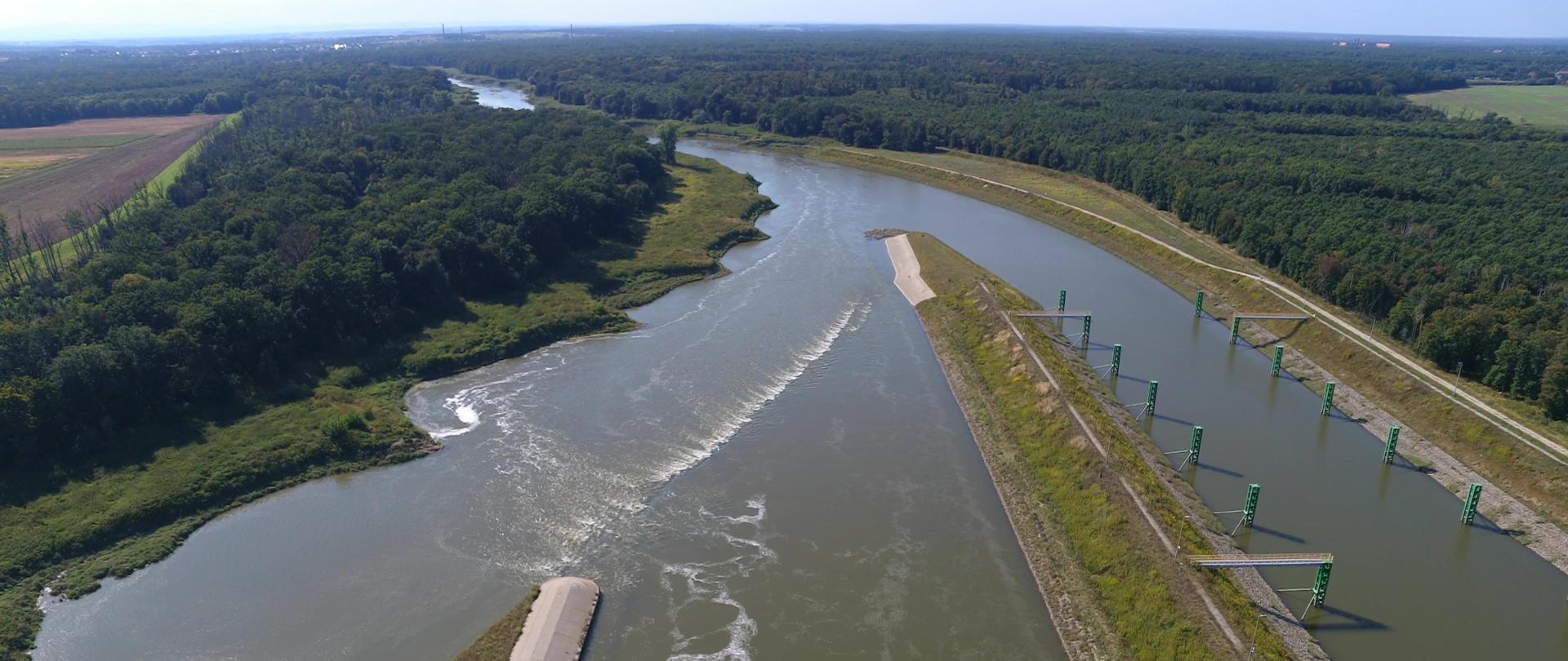 Odra poniżej stopnia wodnego Malczyce.