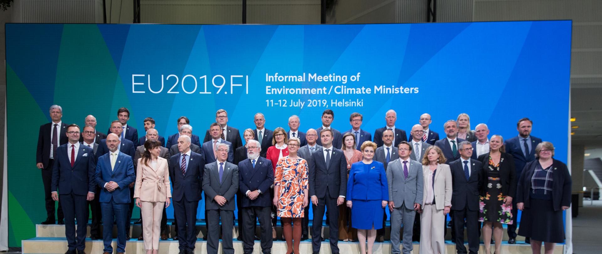 wspólne zdjęcie ministrów ds. środowiska i klimatu UE