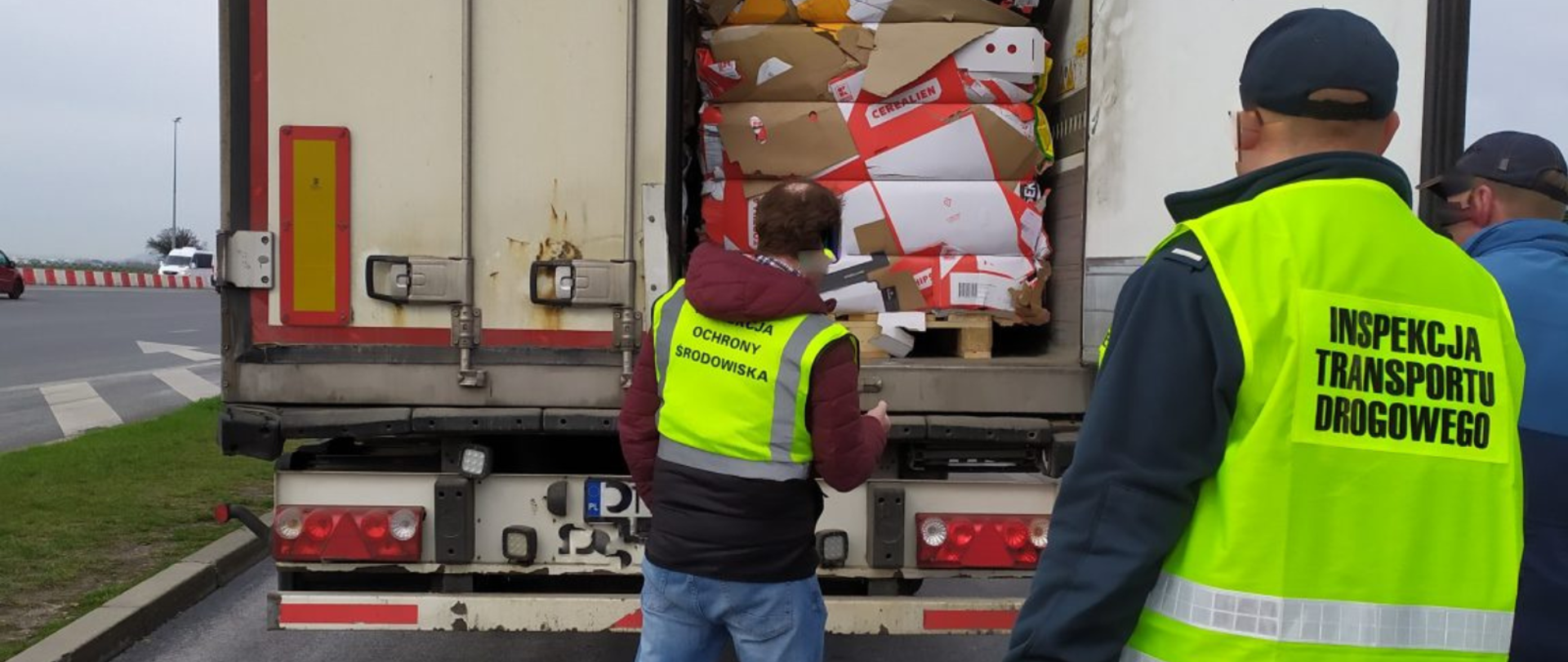 Ciężarówka z nielegalnymi odpadami 