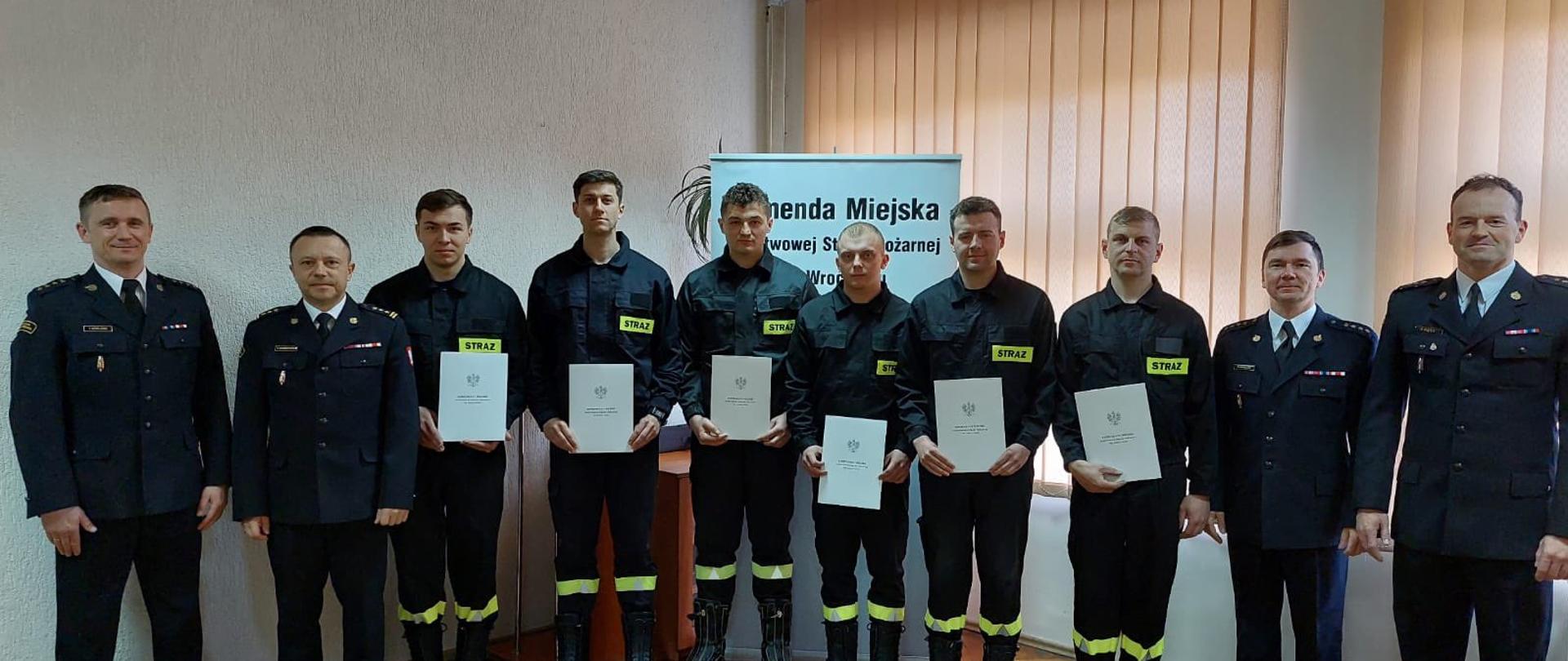 ślubowanie nowych strażaków