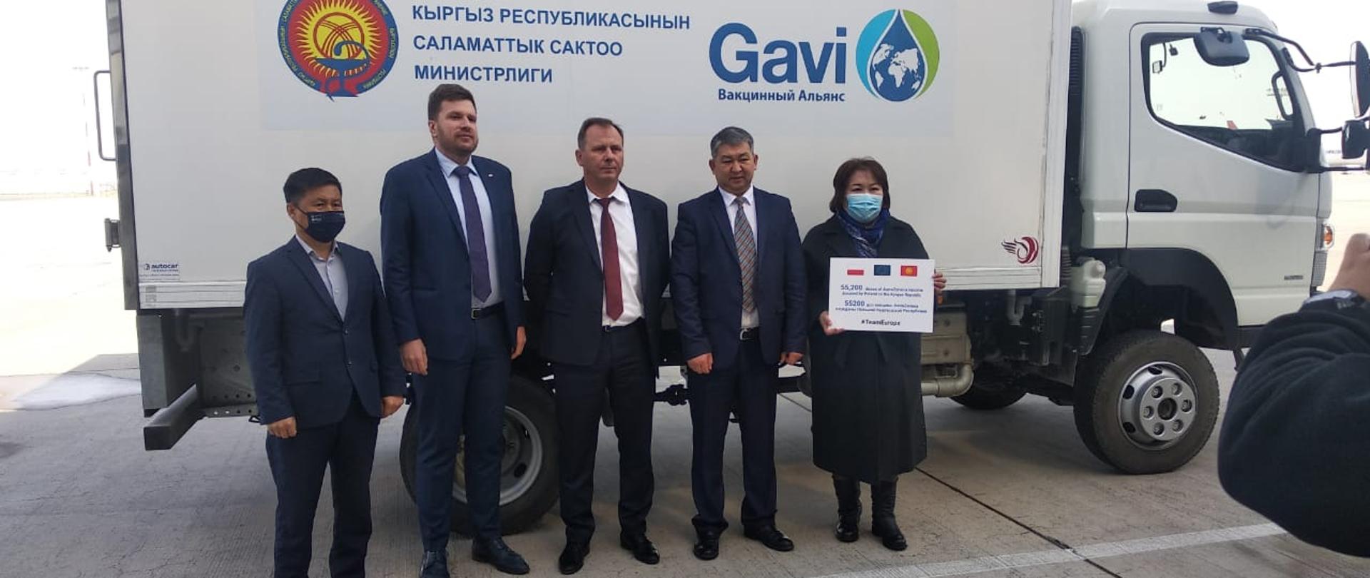Przekazanie szczepionek przeciwko Covid 19 na międzynarodowym lotnisku w Biszkeku 