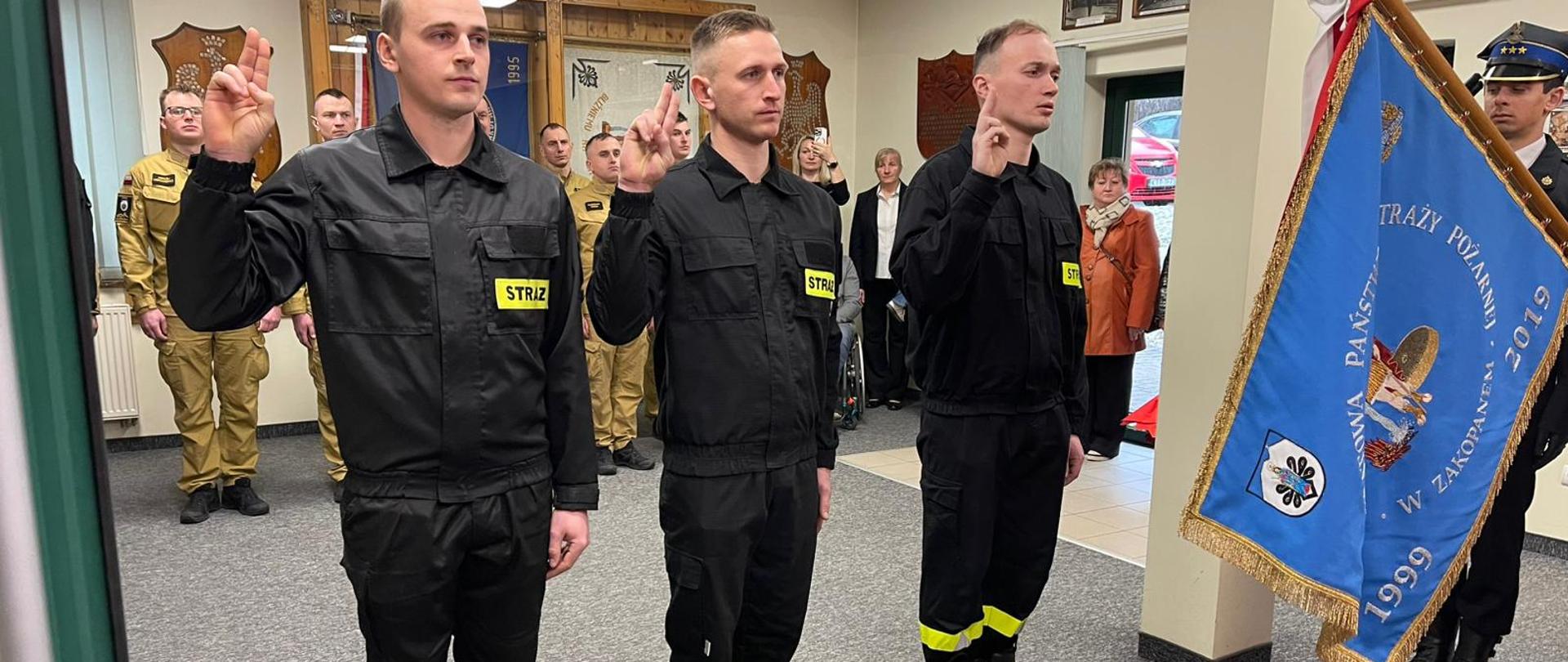 Ślubowanie nowych strażaków