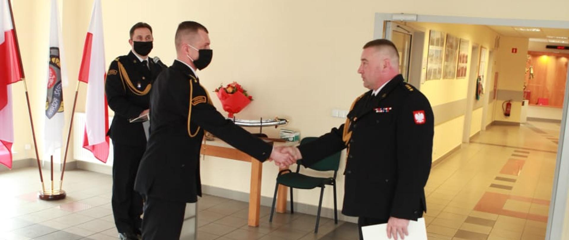 Przejście na zaopatrzenie emerytalne st. kpt. Marcina Bożka – uroczysta zmiana służby w JRG Kazimierza Wielka