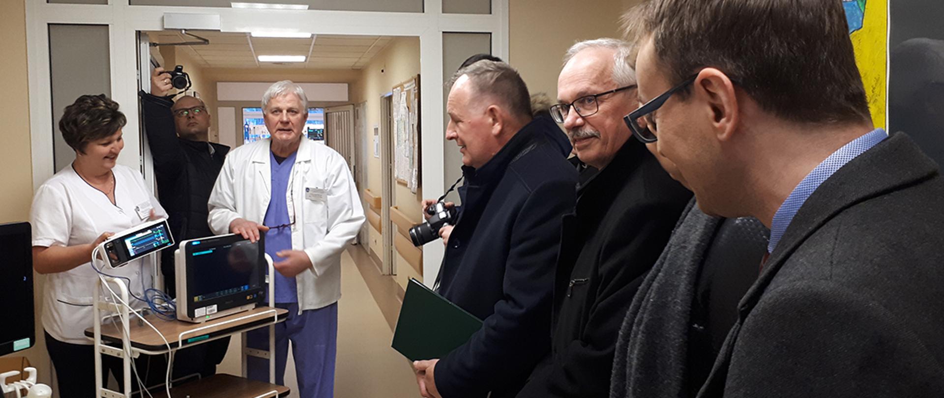 Minister Krzysztof Kozłowski w szpitalu MSWiA w Rzeszowie 