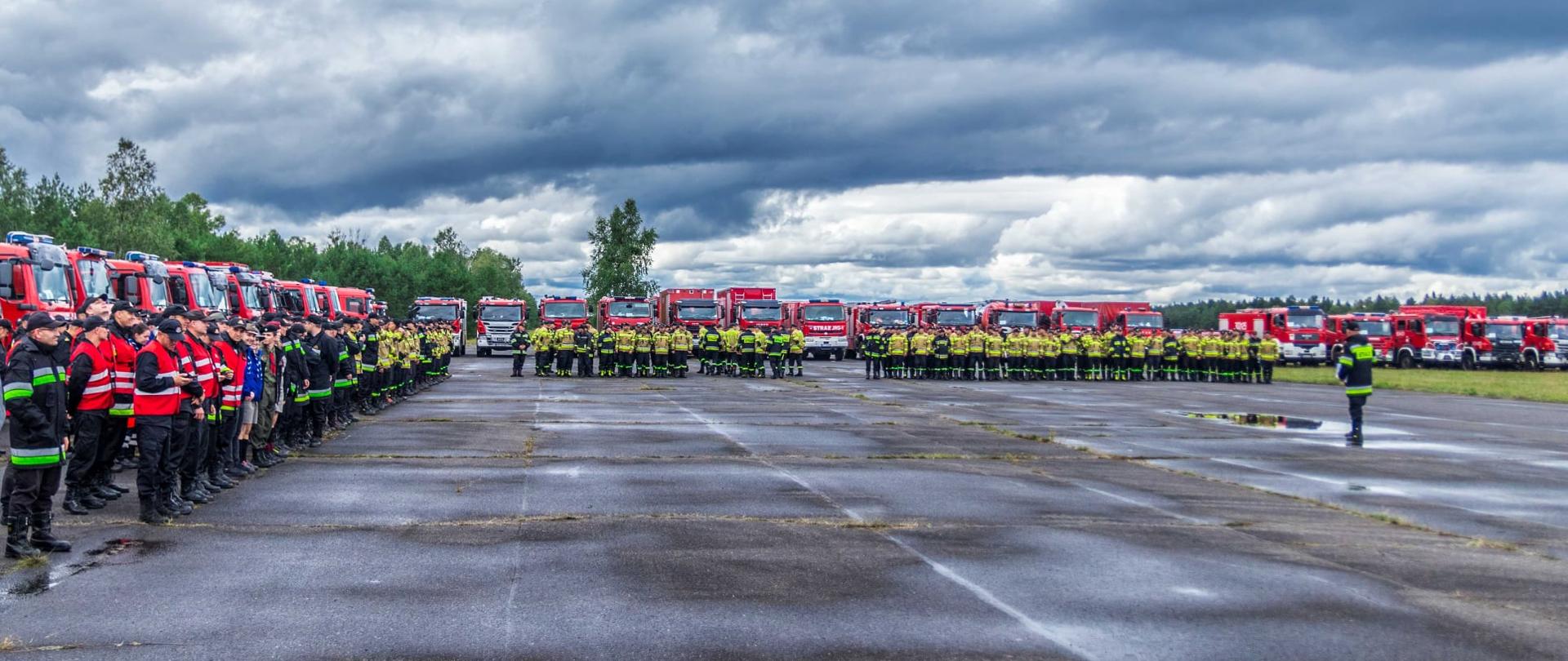 Zdjęcie przedstawia uczestników ćwiczeń 