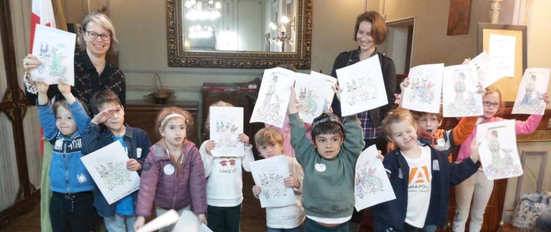 En el marco de las Jornadas Culturales Argentino Polacas en el mes de septiembre de 2022 realizamos un hermoso encuentro con las niñas y niños y con el Dragón de Wawel (el famoso dragón de Cracovia) y con la Sirena de Varsovia. Son las leyendas más populares de Polonia, y capaz más importantes, porque están relacionadas con las ciudades - capitales de Polonia Cracovia, la capital antigua y Varsovia, la capital actual. 