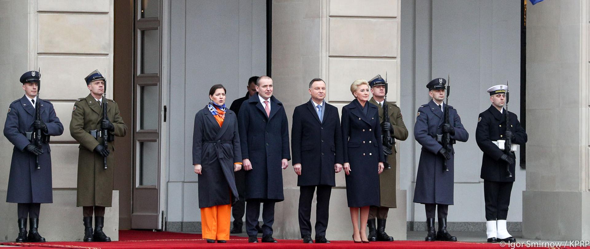 Powitanie Pary Prezydenckiej Republiki Islandii na dziedzińcu Pałacu Prezydenckiego. Źródło: www.prezydent.pl