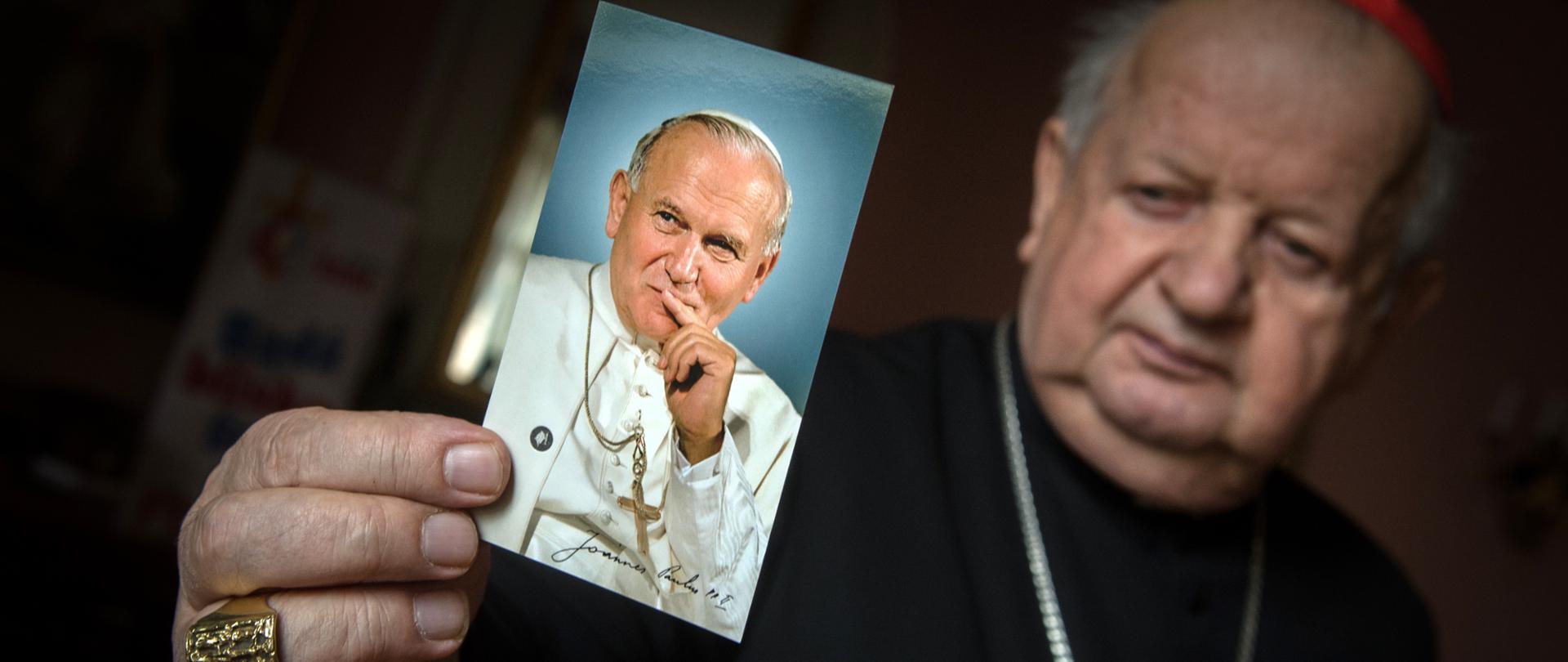 Card_Stanisław_Dziwisz_fot_episkopatpl