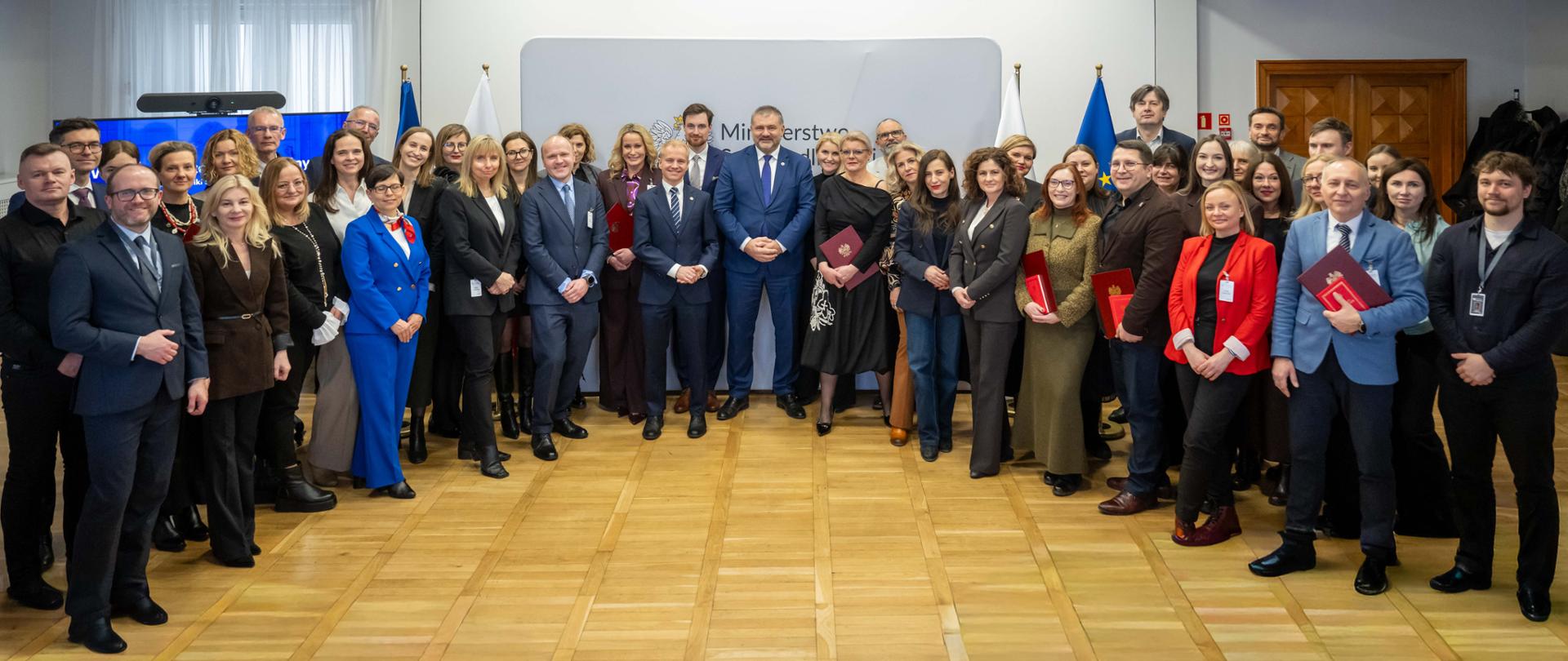 Wręczenie listów gratulacyjnych za działania edukacyjne w sądach powszechnych
