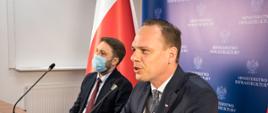 Wiceminister infrastruktury Rafał Weber w trakcie wideokonferencji