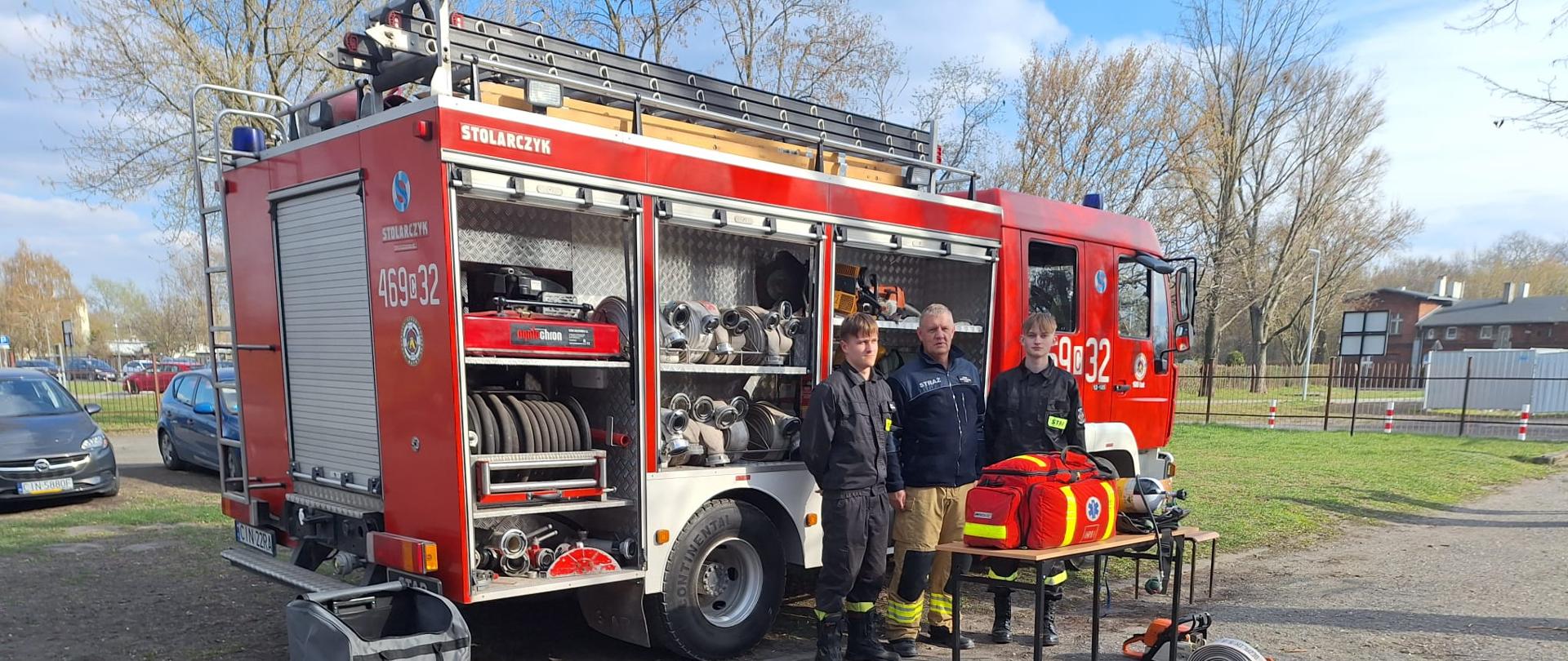 Spotkanie ze strażakami na dniach otwartych w Zespole Szkół Chemiczno - Elektronicznych im. Jana Pawła II w Inowrocławiu