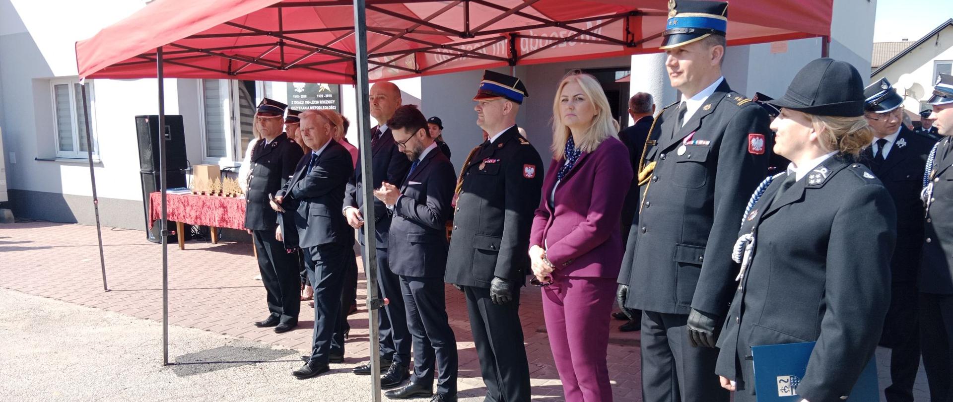 Przekazanie samochodu ratowniczo-gaśniczego dla OSP Jastrząb (powiat szydłowiecki)