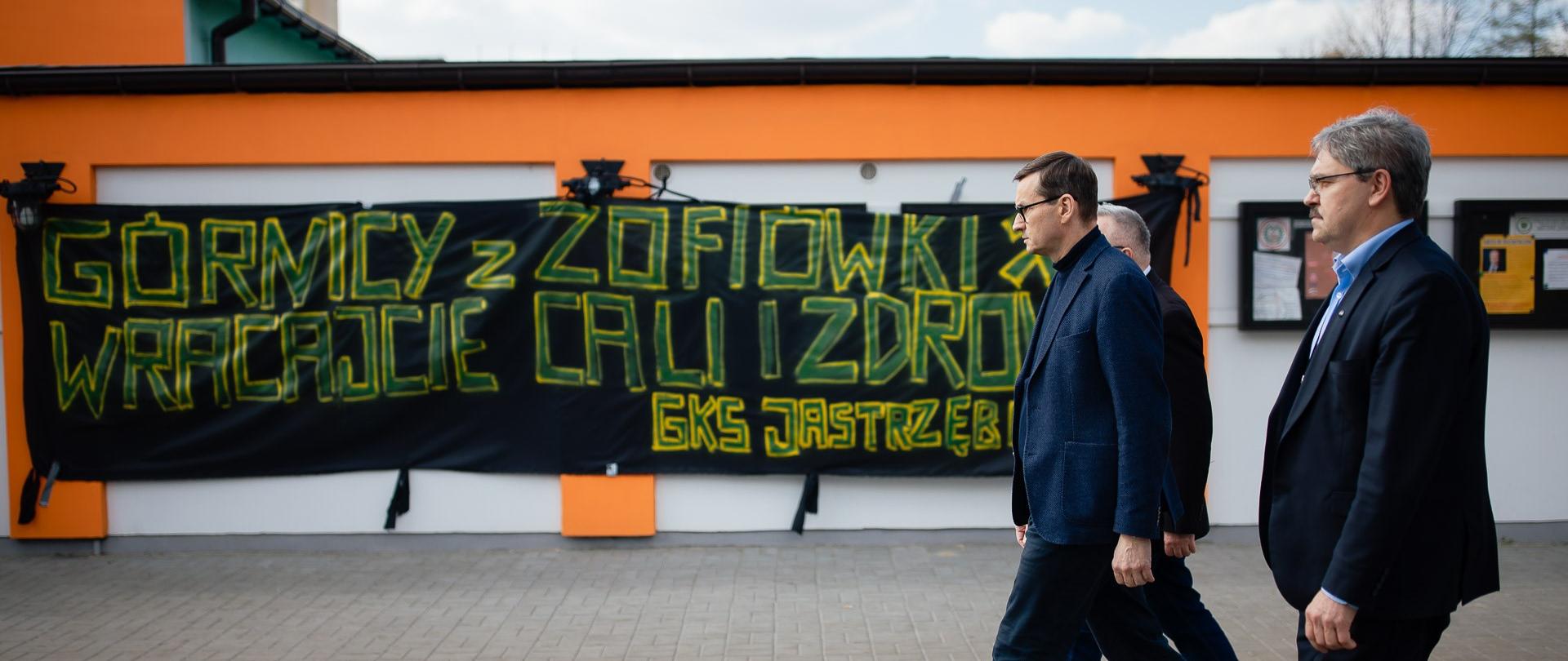 Premier Mateusz Morawiecki po spotkaniu sztabu kryzysowego w Kopalni Węgla Kamiennego "Zofiówka"