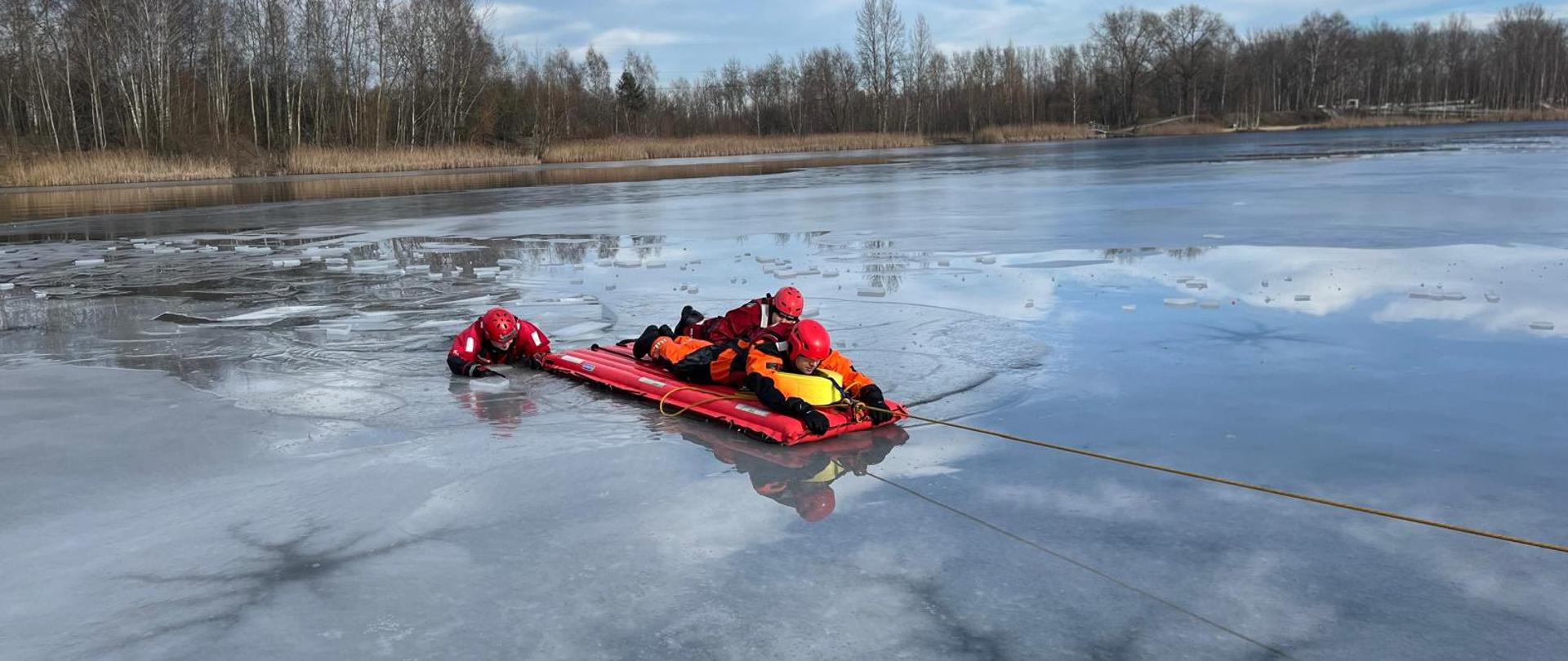 Warsztaty z zakresu działań ratowniczych na lodzie dla dowódców zmian - część druga