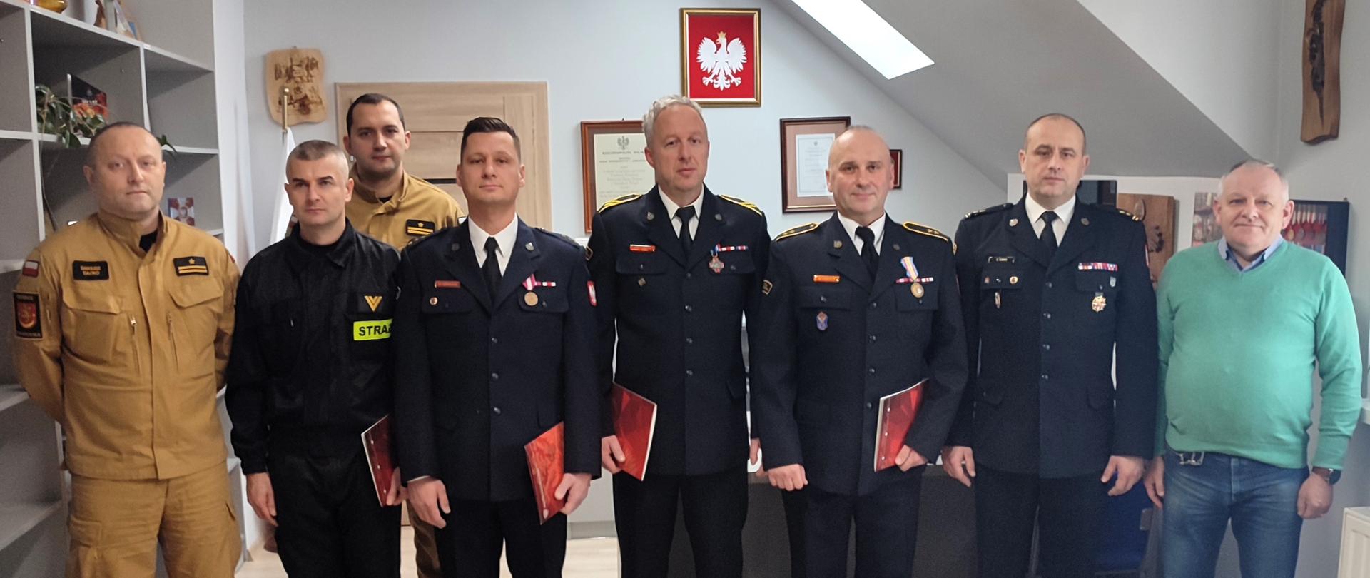 Wyróżnieni funkcjonariusze za wzorowe wykonywanie obowiązków służbowych