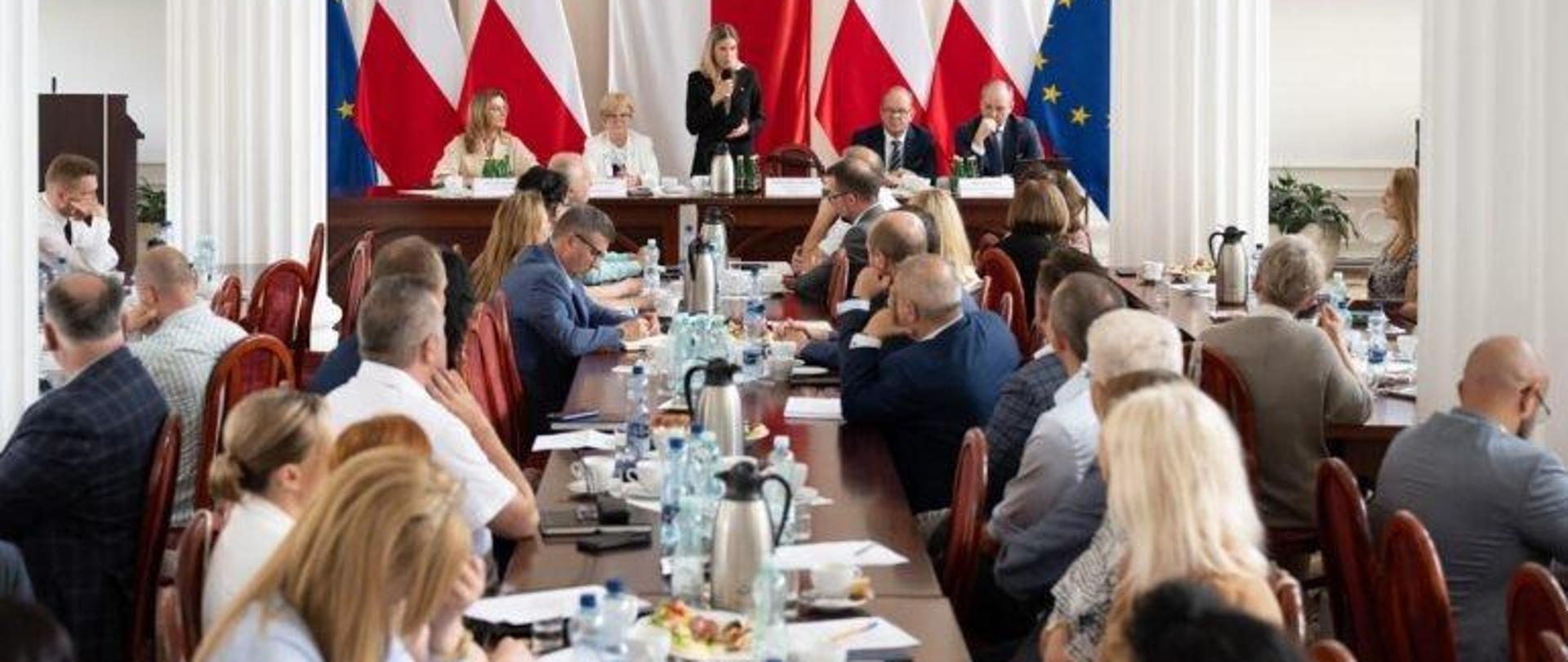 Uczestnicy spotkania z samorządowcami