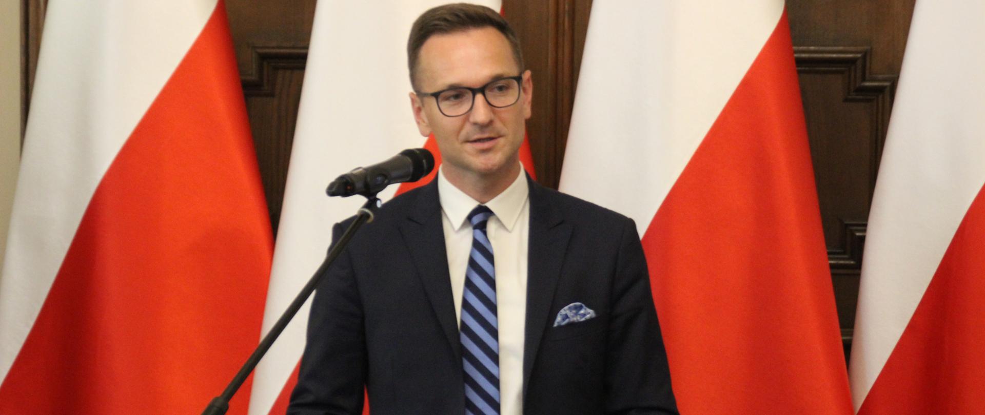 Na zdjęciu wiceminister Waldemar Buda podczas spotkania "Bezpieczeństwo dzieci i młodzieży w sieci".