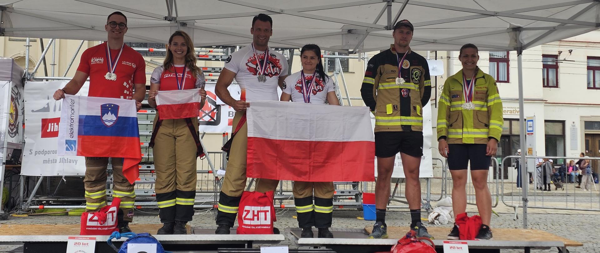 Zwycięzcy na podbium