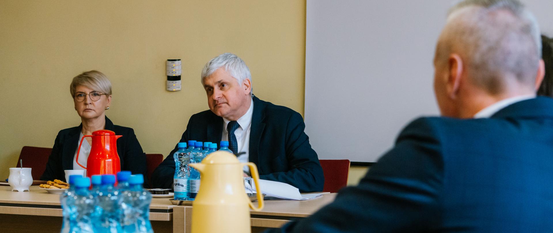 Spotkanie dotyczące pomocy uchodźcom z administracją publiczną i przedsiębiorcami