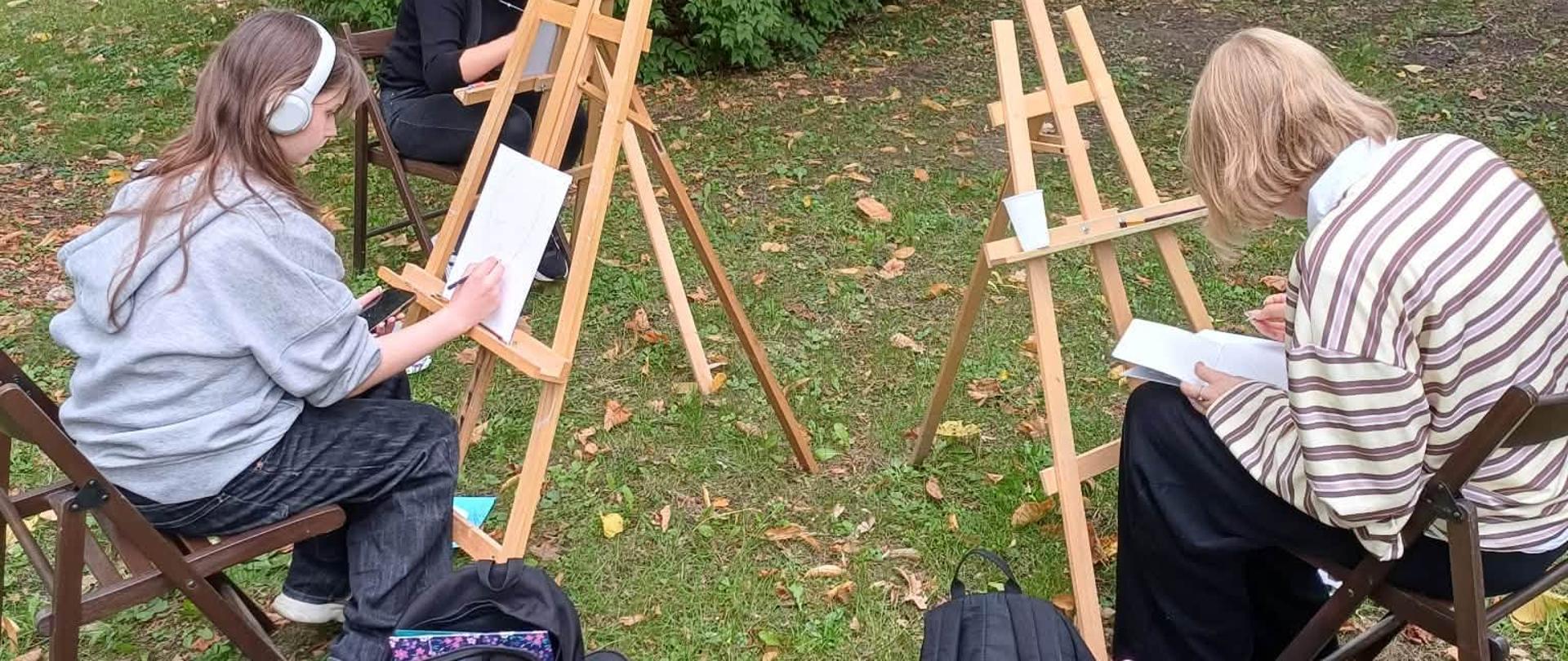 Międzypokoleniowy plener malarsko-fotograficzny „Jesień idzie przez park”