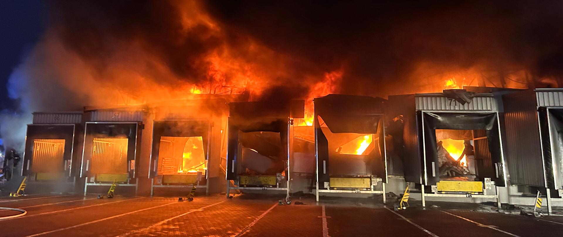 Pożar hali magazynowej w Tarnowie Podgórnym (pow. poznański)