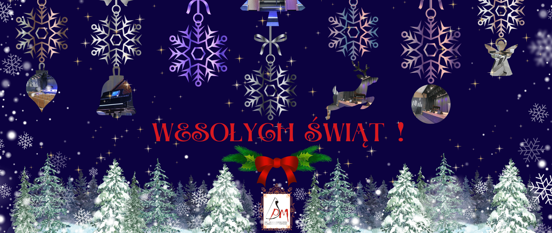 Plakat na ciemnym tle z wpisem Wesołych Świąt. na plakacie widać ozdoby świąteczne oraz ośnieżone choinki i padający śnieg.