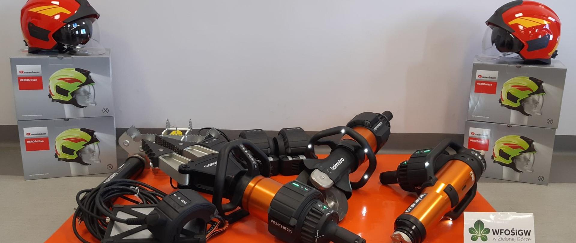 narzędzia hydrauliczne i hełmy 