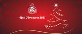 Na obrazie przedstawiono świąteczną grafikę o oficjalnym, eleganckim charakterze.
Tło ma intensywnie czerwony kolor z delikatnym wzorem śnieżynek widocznym szczególnie przy krawędziach. Po prawej stronie znajduje się stylizowana, złota choinka, zbudowana z falistych linii i kropek, zwieńczona jasną, świecącą gwiazdą. U dołu grafiki biegnie złota, falująca linia, która dodaje kompozycji lekkości i harmonii.
Po lewej stronie umieszczono biały emblemat Państwowej Straży Pożarnej, a pod nim napis „Boże Narodzenie 2025” zapisany ozdobną, odręczną czcionką. Całość jest utrzymana w spójnej kolorystyce czerwieni, złota i bieli, co nadaje grafice uroczysty i świąteczny nastrój, typowy dla oficjalnych materiałów okolicznościowych.
