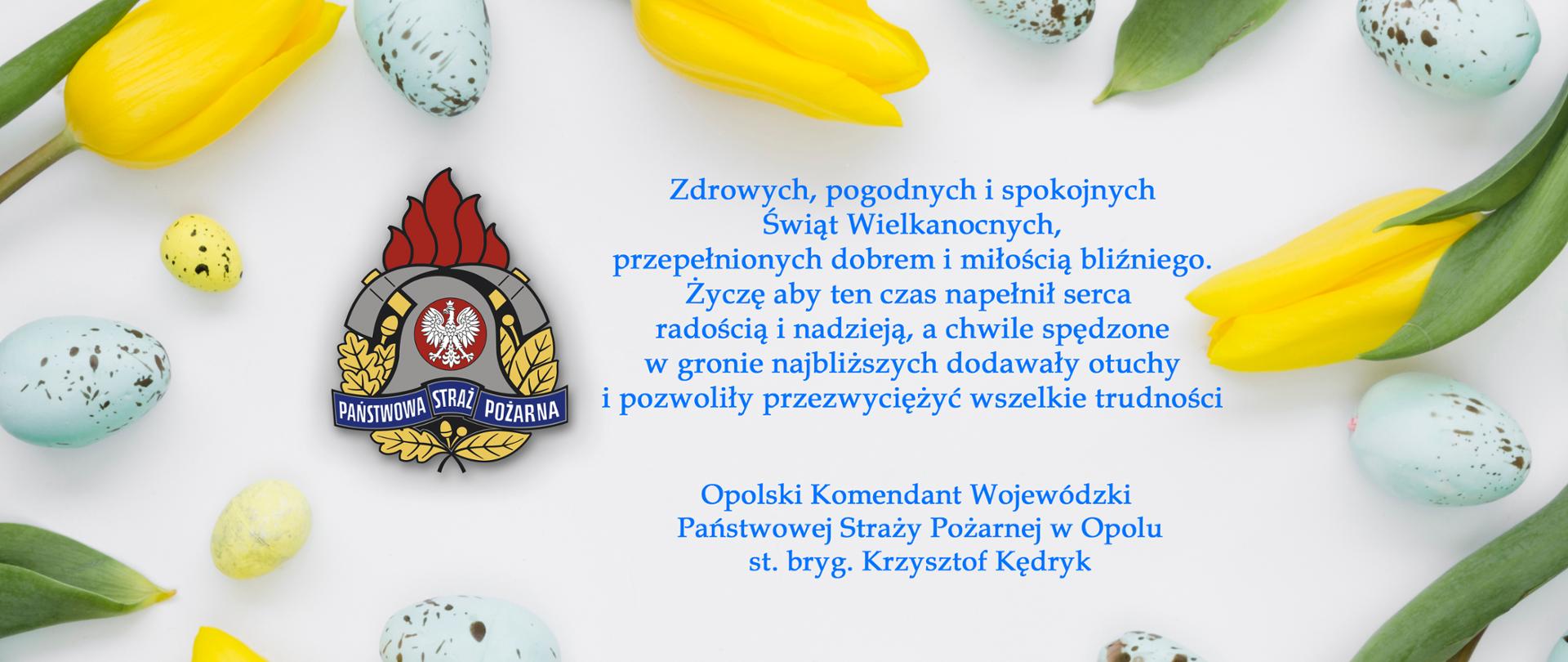 Kartka świąteczna z życzeniami, na białym tle logo PSP, żółte tulipany oraz jajka.